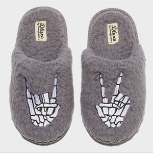 dluxe by dearfoams Kids' Skeleton Peace Sign
Slide Slippers - Gray 11-12
